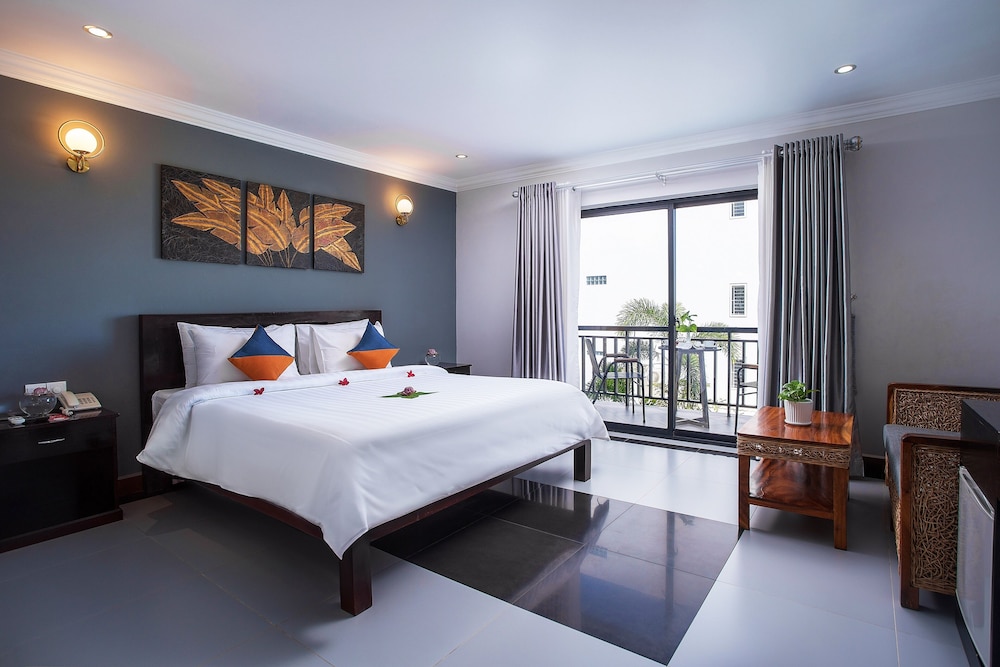 Deluxe Double Room with Balcony - Photo 1