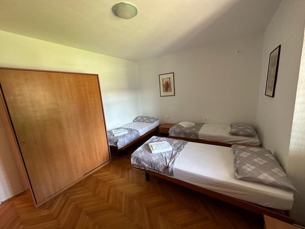Basic Triple Room photo 3