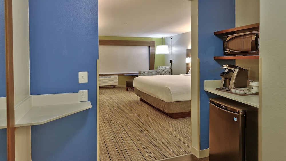Deluxe Room, 1 King Bed, Accessible, Non Smoking (Hearing) photo 2