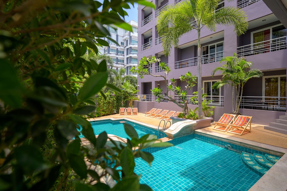 Deluxe Double Room, Pool View - Photo 15