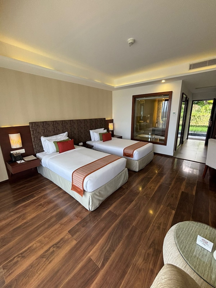 Mountain View Twin Room with Bathtub