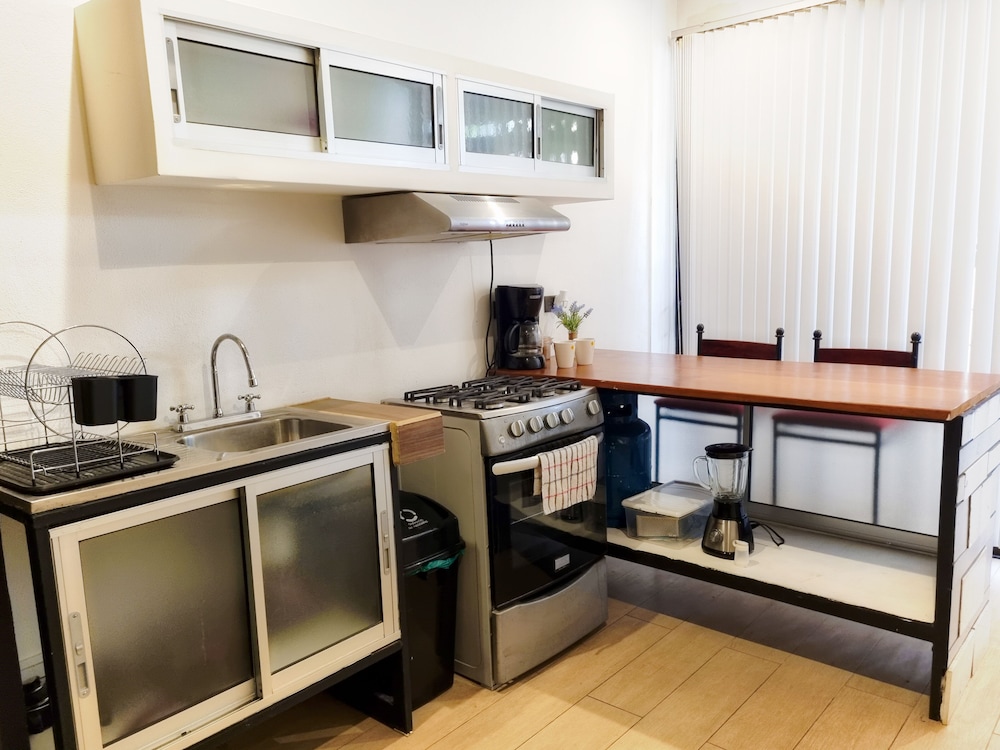 Exclusive Studio, 1 Queen Bed, Kitchen photo 3