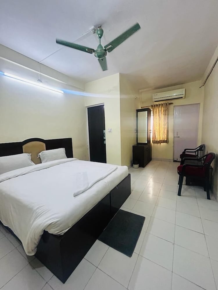 Non A/c Deluxe room photo 3