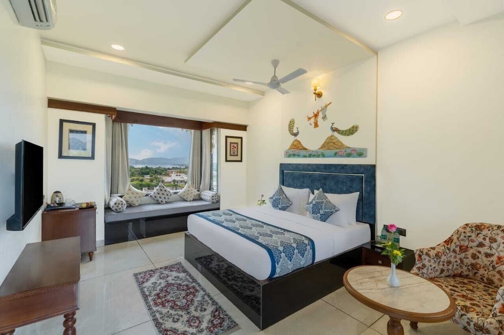 Partial Lake View Room - Photo 1