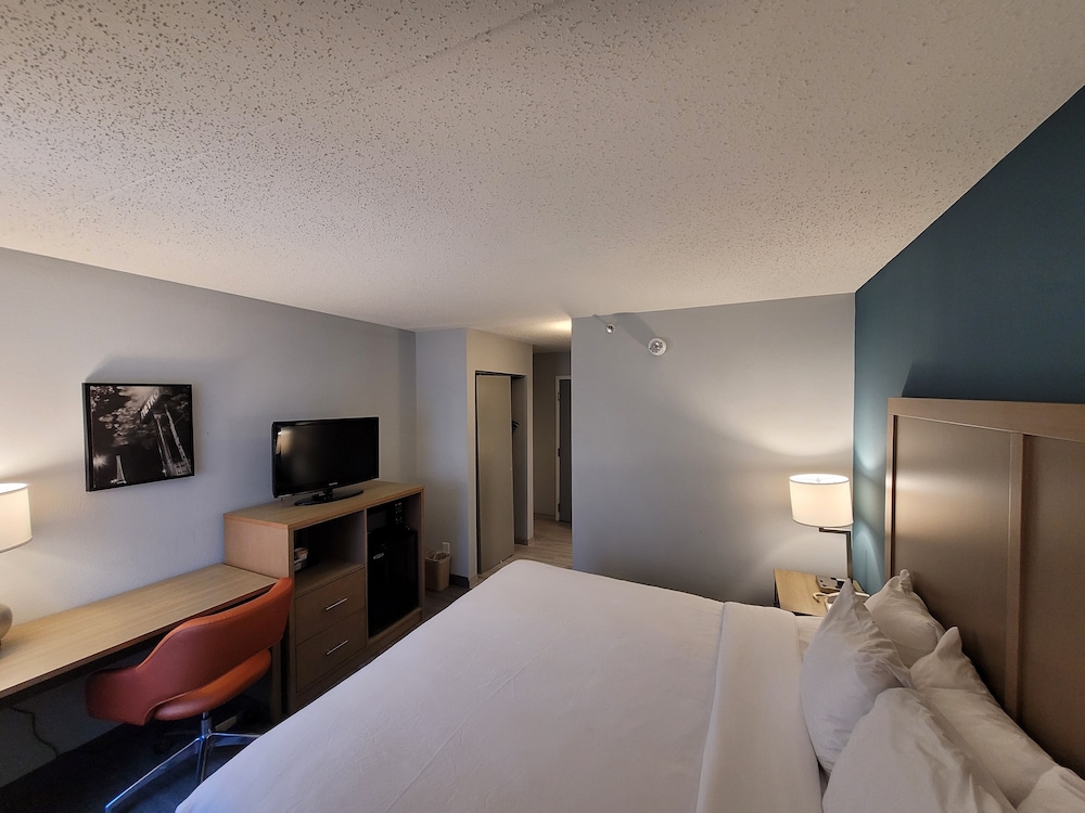 Room, 1 Queen Bed, Hearing Accessible, Non Smoking - Photo 2