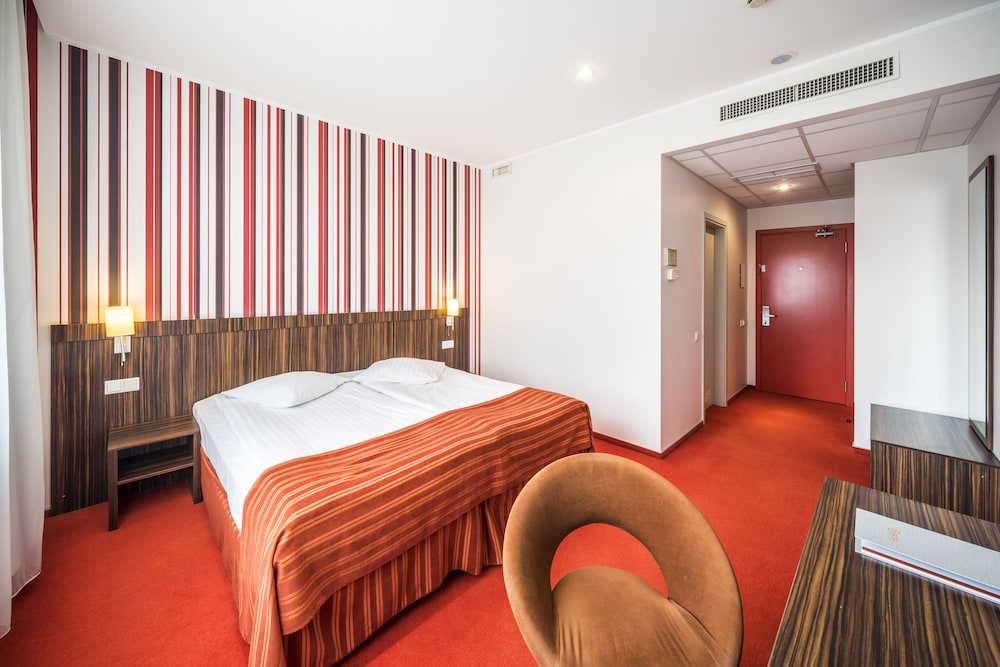 Standard Double or Twin 1 Double Bed or 2 Twin Beds photo 3