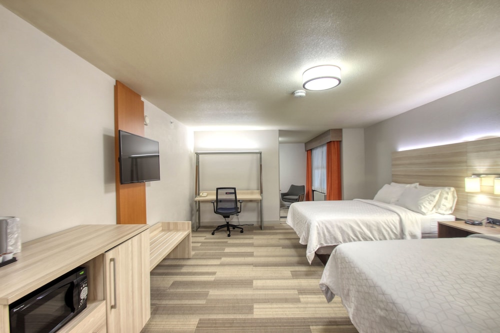 Standard Room, 2 Queen Beds - Photo 2