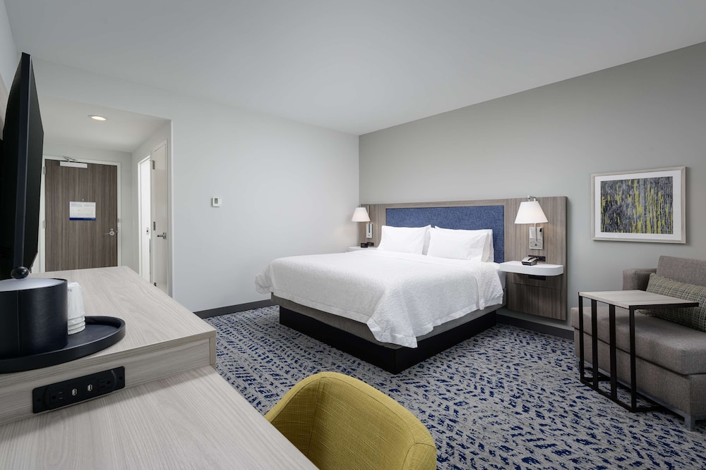 Room, 1 King Bed, Accessible, Bathtub - Photo 2