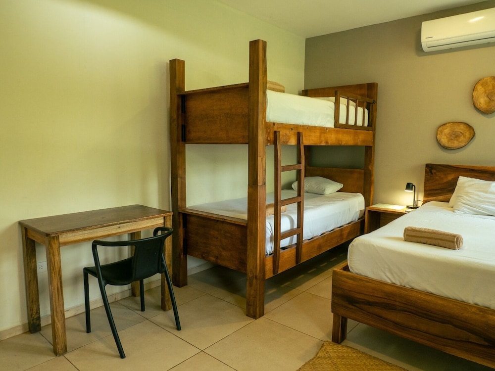 Family Room, Multiple Beds photo 3