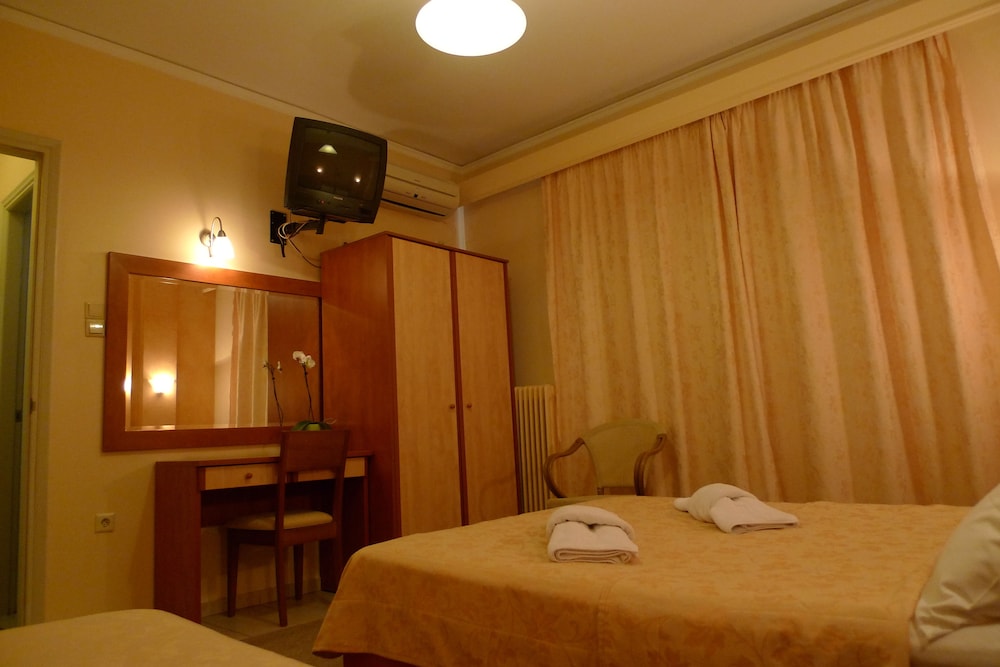Triple Room, Balcony, Partial Sea View photo 3
