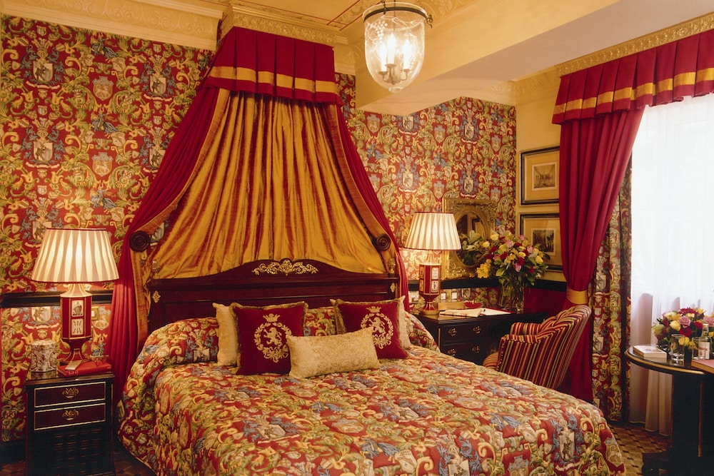 Double Room (Royal Themed) photo 2