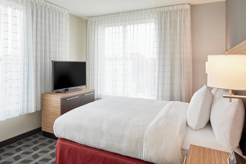 Suite, 1 Bedroom - Photo 2