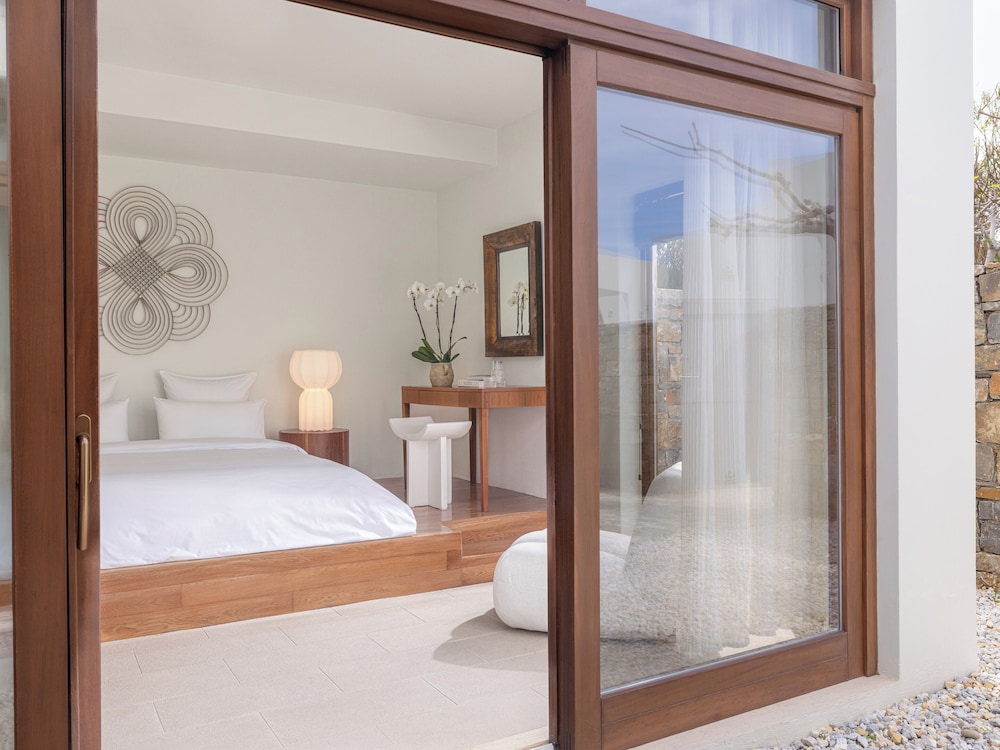 3 Bedroom villa beachfront with private pool