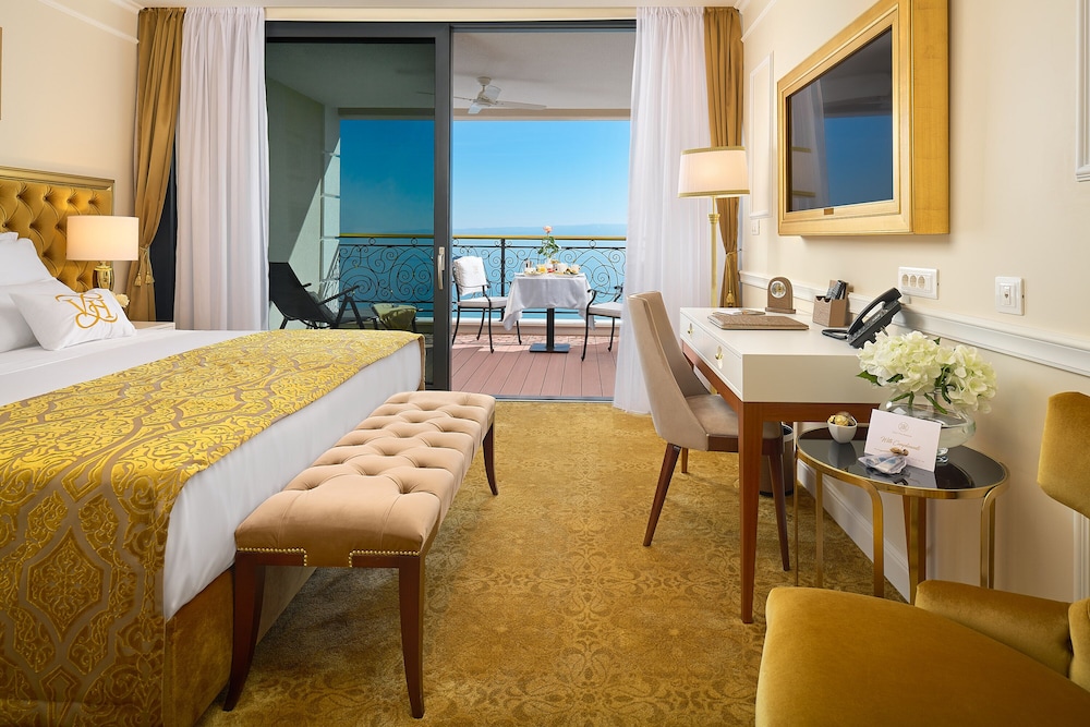 Premium Double or Twin Room, 1 Double Bed, Balcony, Sea front - Photo 8