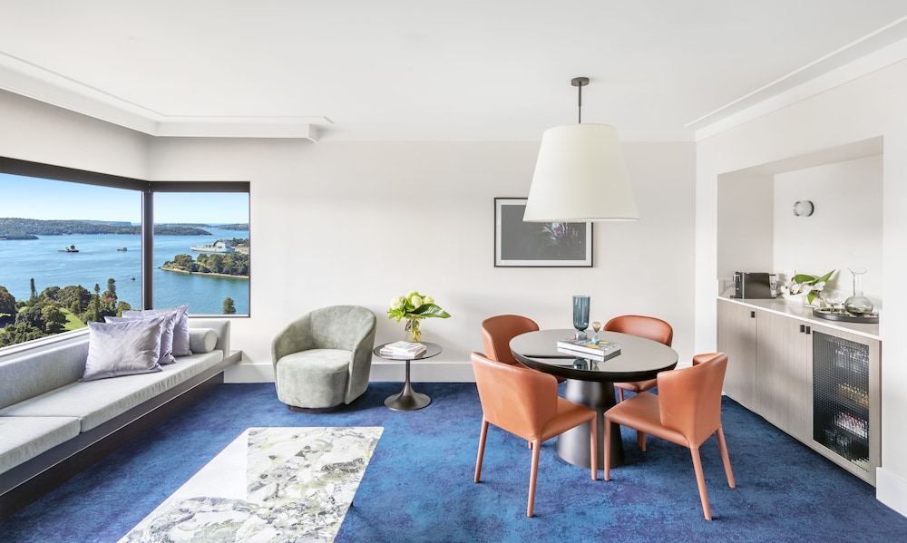 1 King 1 Bedroom Suite Bridge View