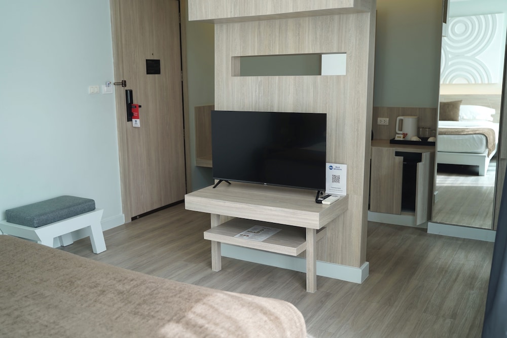 Deluxe Room, 1 Double Bed, Non Smoking, City View - Photo 3