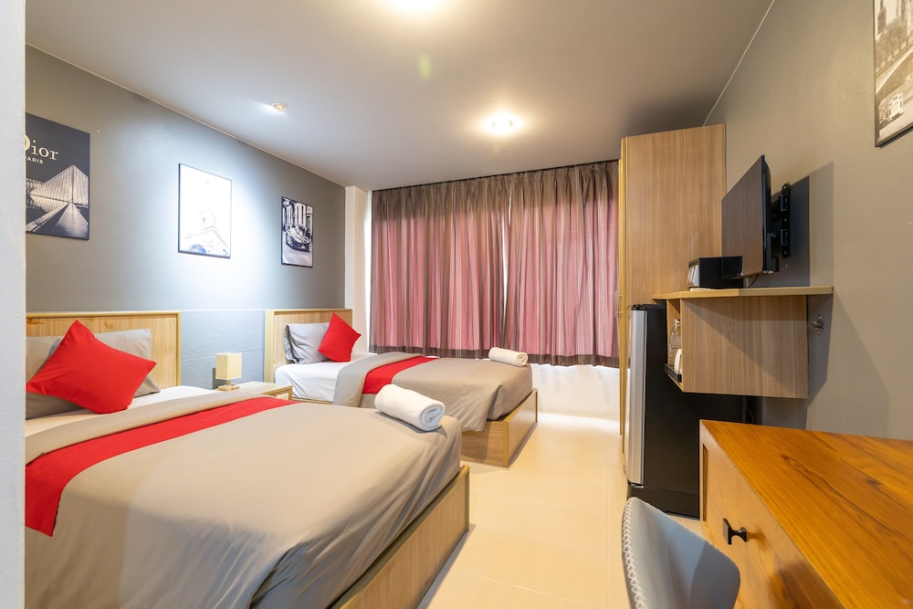 Standard Twin Room - Photo 9