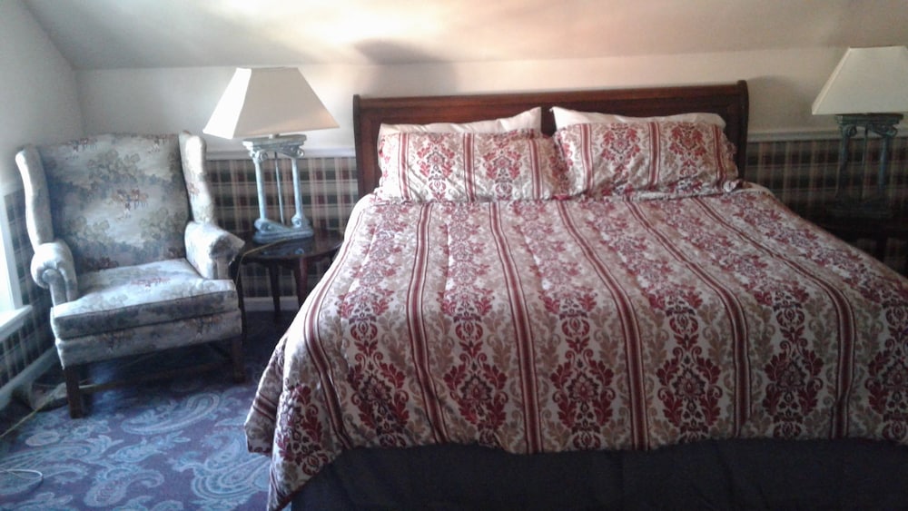 Presidential Room 304 King Bed