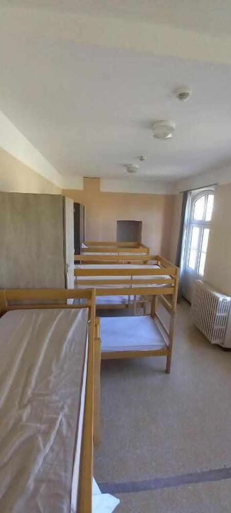 Room for 8 People - Shared Bathroom