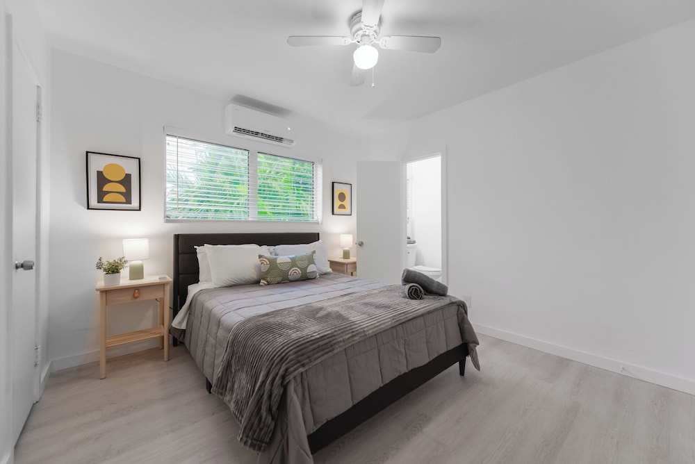 Standard Room, 2 Queen Beds photo 2