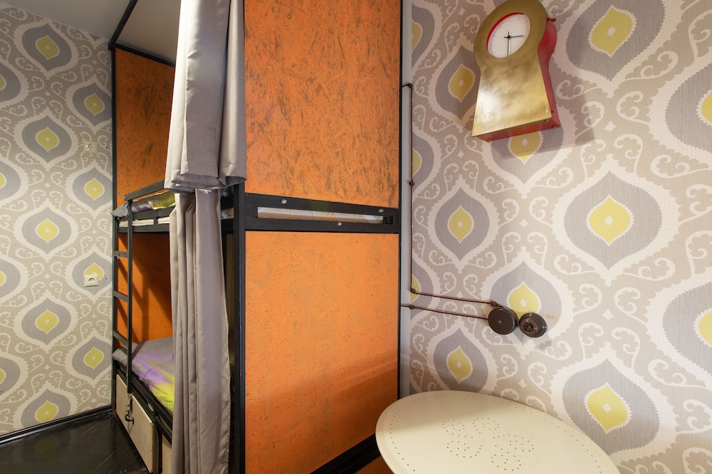 Bed in 4-Bed Dormitory Room photo 3