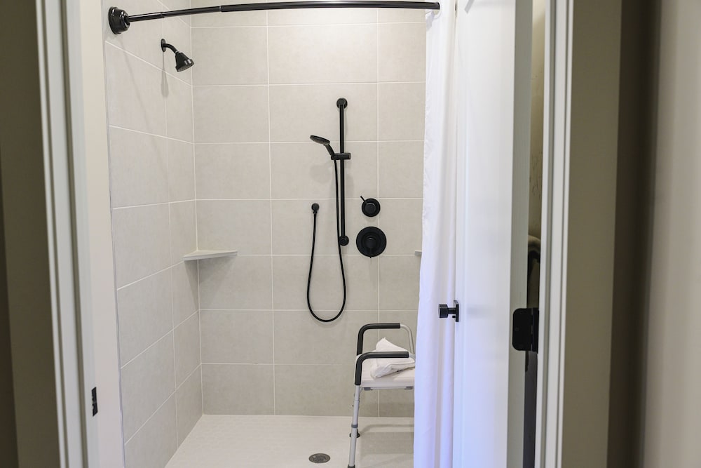 Luxury Suite, 2 Bedrooms, Accessible photo 3