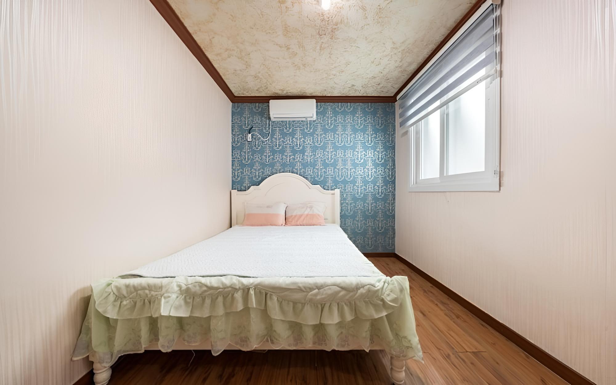 Room (208#)