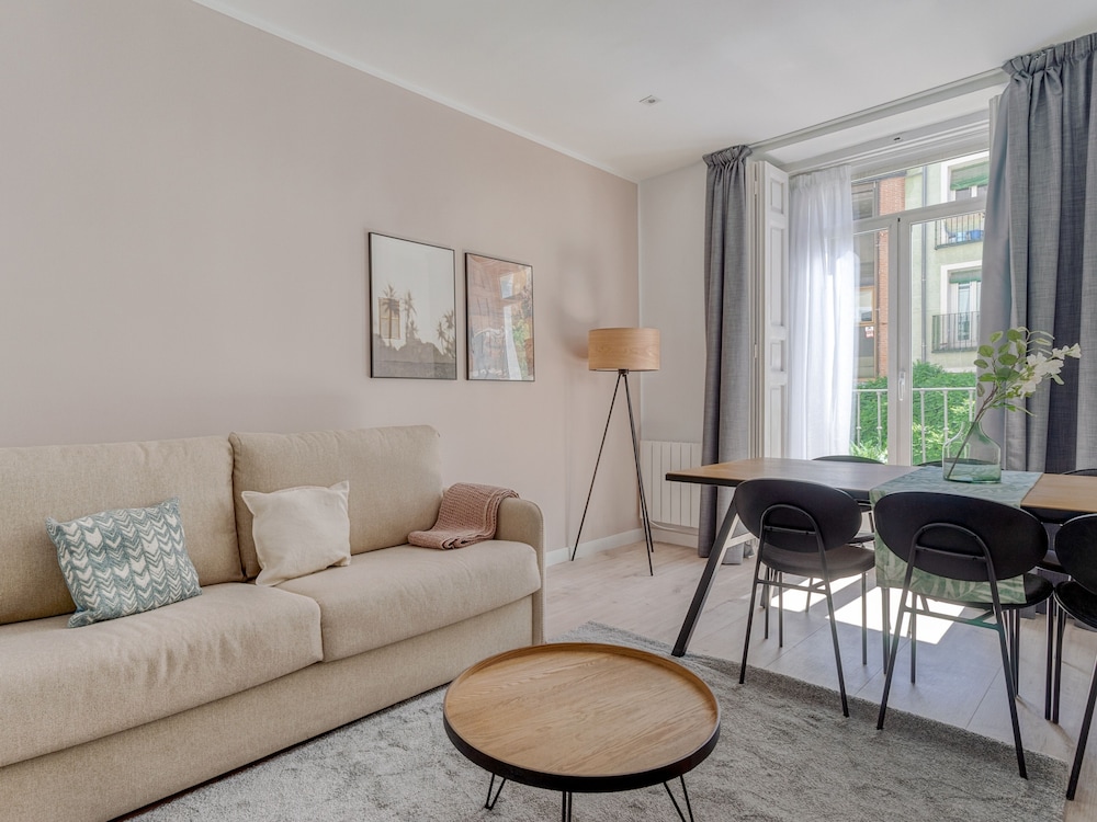 Two-Bedroom Apartment with Balcony photo 3