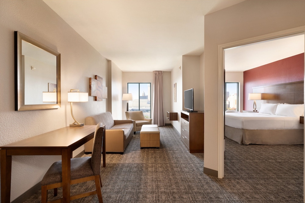 Suite, 1 Bedroom, Kitchen - Photo 2