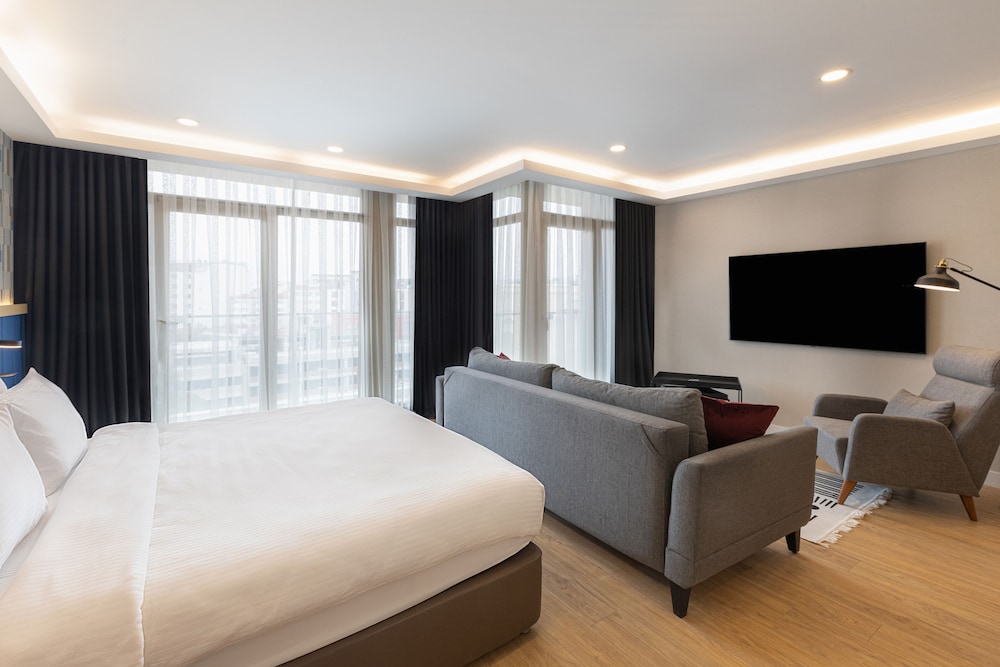 Junior Suite King City View Room - Photo 4