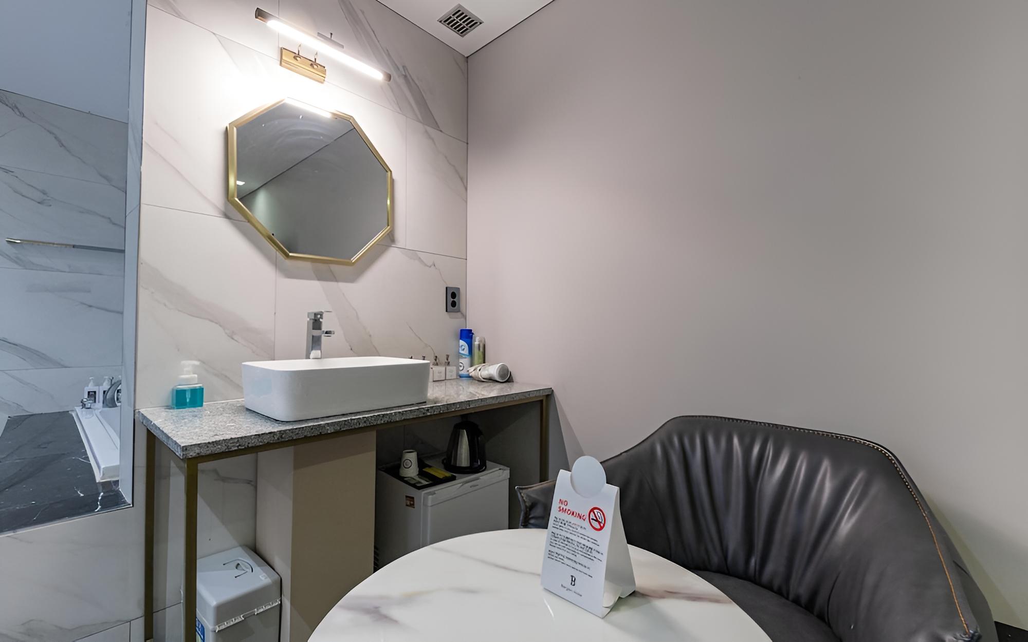 Room (VIP (styler provided massage chair ai) photo 3