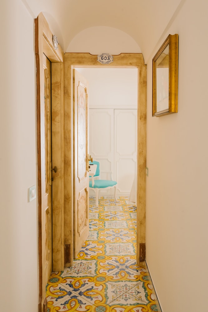 Economy Double or Twin Room (con terrazzino, senza vista) photo 1