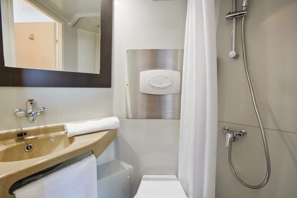 Superior Room, Multiple Beds - Photo 13