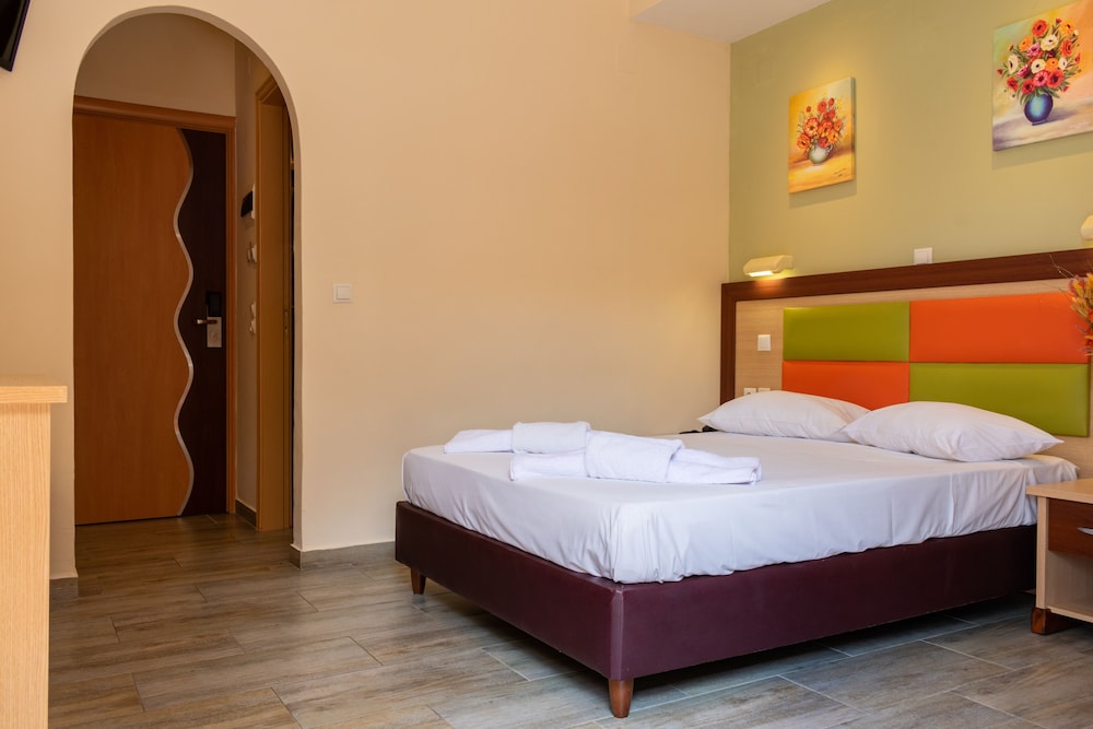 Standard Double or Twin Room - Photo 7