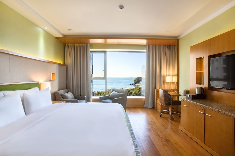 4.Ocean View Deluxe King Room photo 1