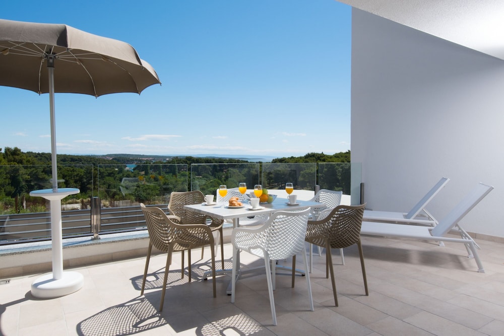 Deluxe Apartment, 2 Bedrooms, Sea View