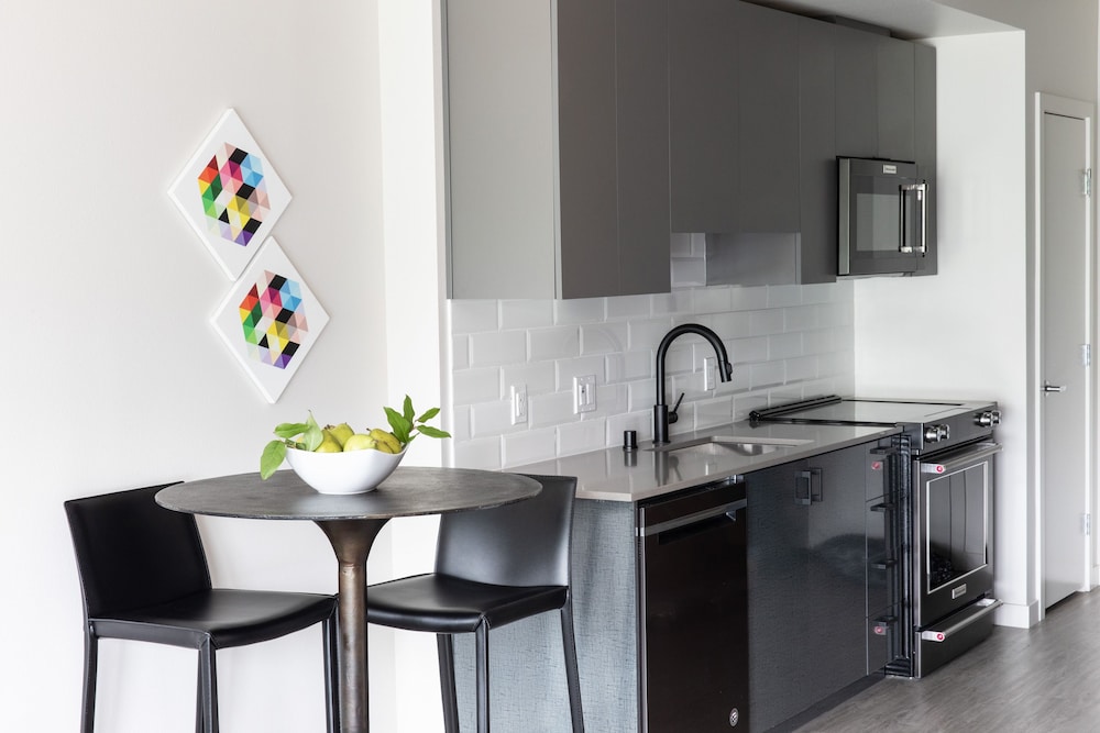 Standard Apartment, 1 Queen Bed, Kitchen photo 3
