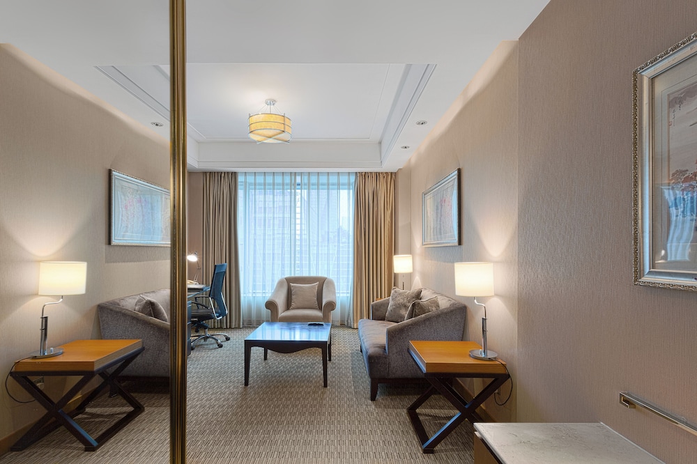 Suite, 1 King Bed - Photo 5