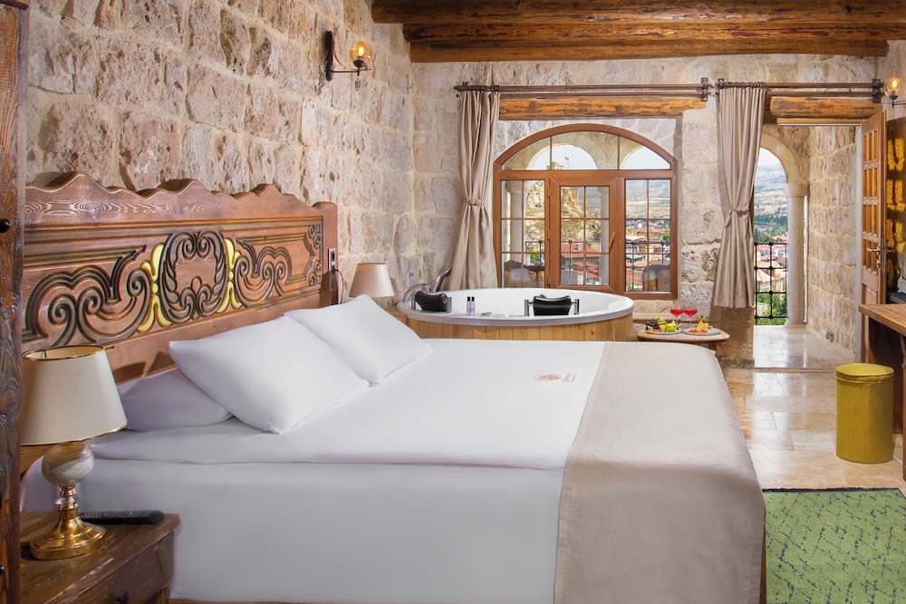 Honeymoon Room, Terrace, City View - Photo 4
