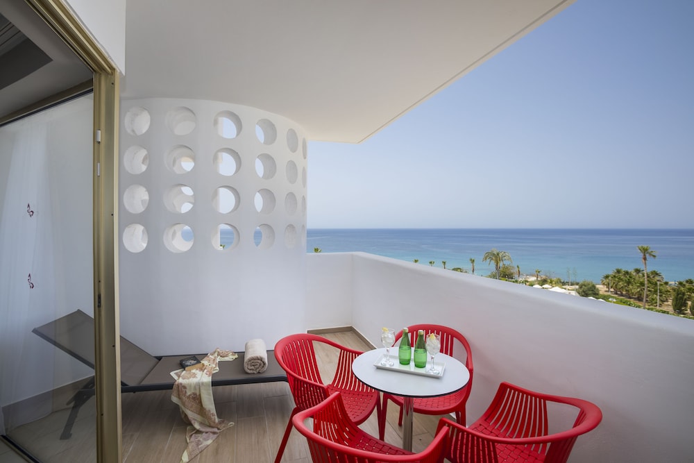 Executive Suite, Sea View - Photo 3