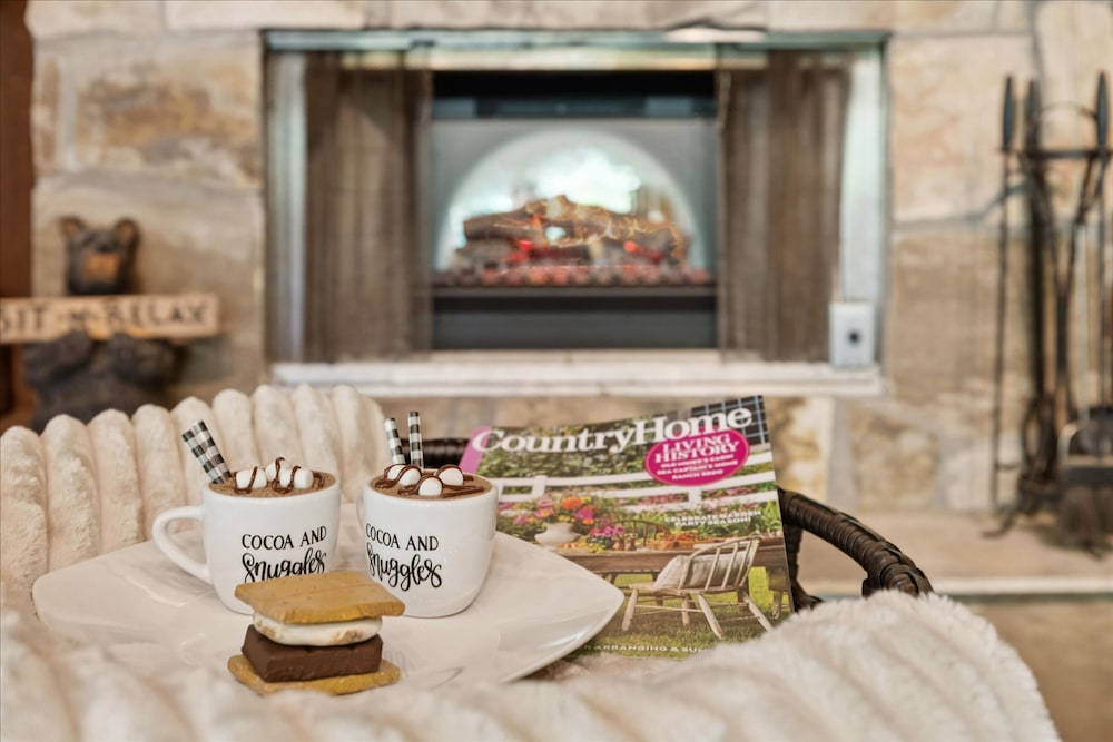Cozy Cottage w EV Charger Firepit Bed Swing, 사진 2