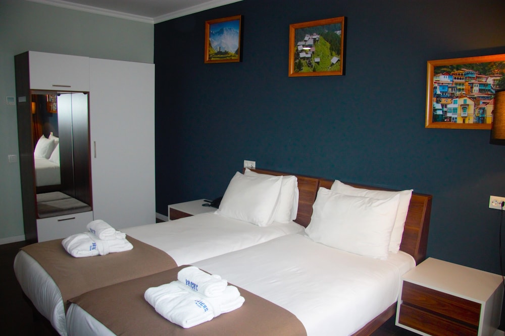 Twin Room - Photo 3