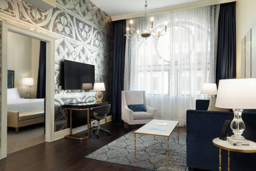 Premier Suite, 1 Bedroom (Mobility Accessible, Roll-in Shower) photo 3