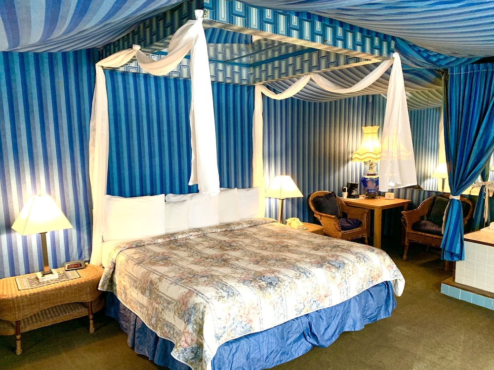 Arabian Night, 1 King Bed (Downstairs)