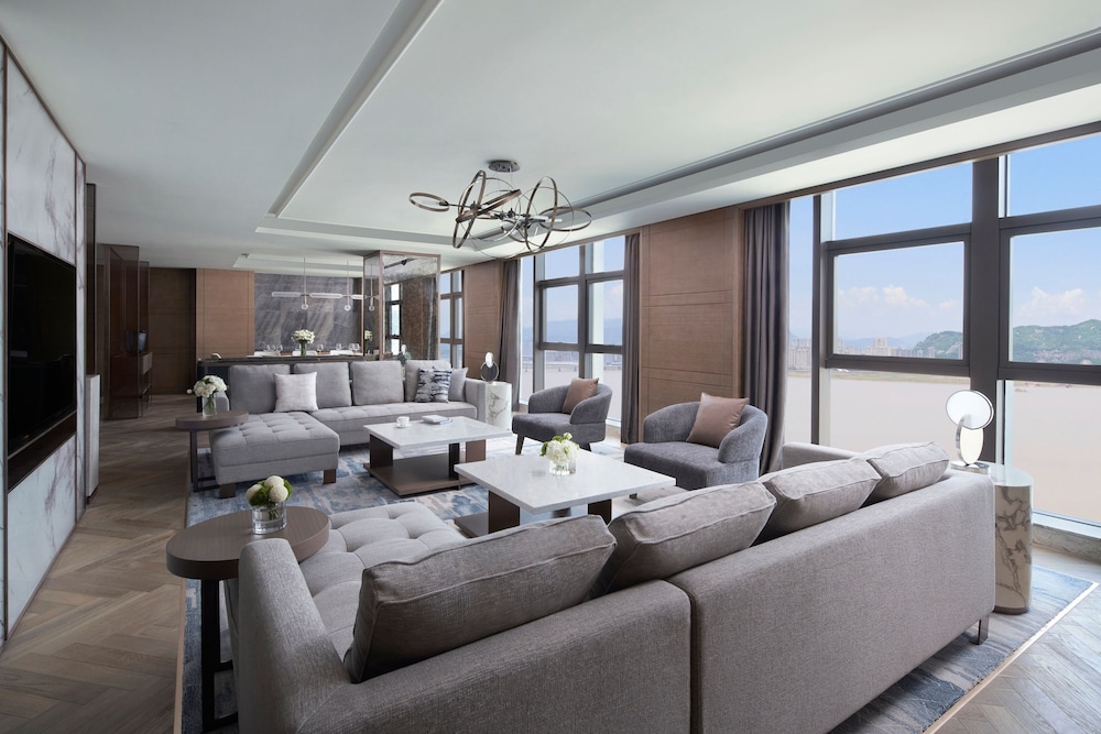 Club Suite, 1 Bedroom, River View - Photo 5