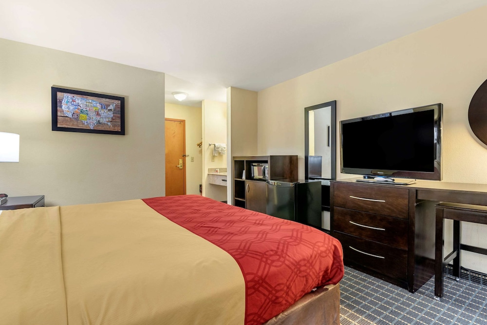 Standard Room, 1 King Bed, Non Smoking - Photo 4