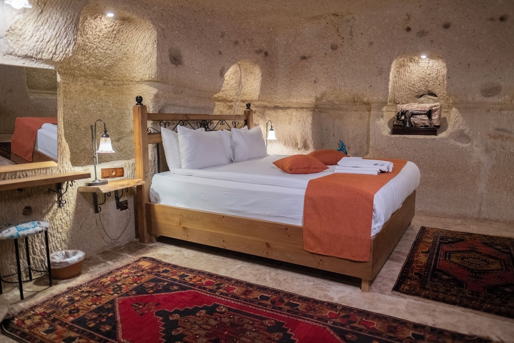 Standard Room, 1 Queen Bed photo 3