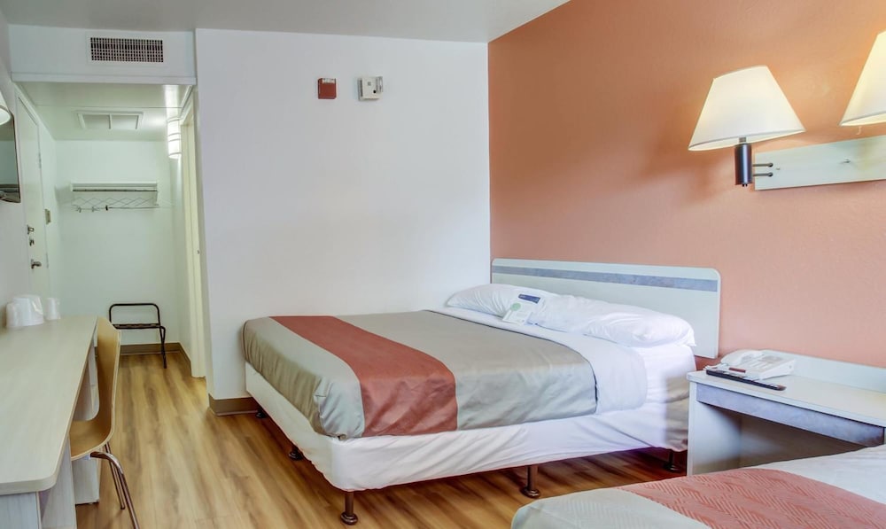 Deluxe Room, 2 Double Beds, Non Smoking, Refrigerator & Microwave photo 2
