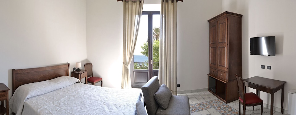 Comfort Room, Balcony, Sea View