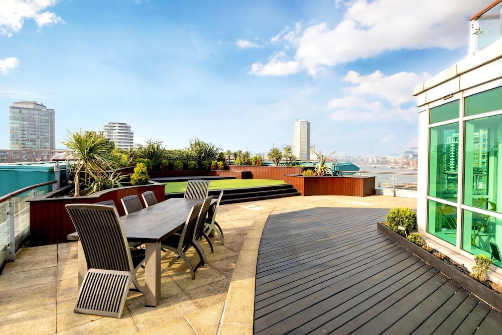 The English Rose Luxury 3 bed With Private Terrace - by Out of Office Lifestyle, Photo 21